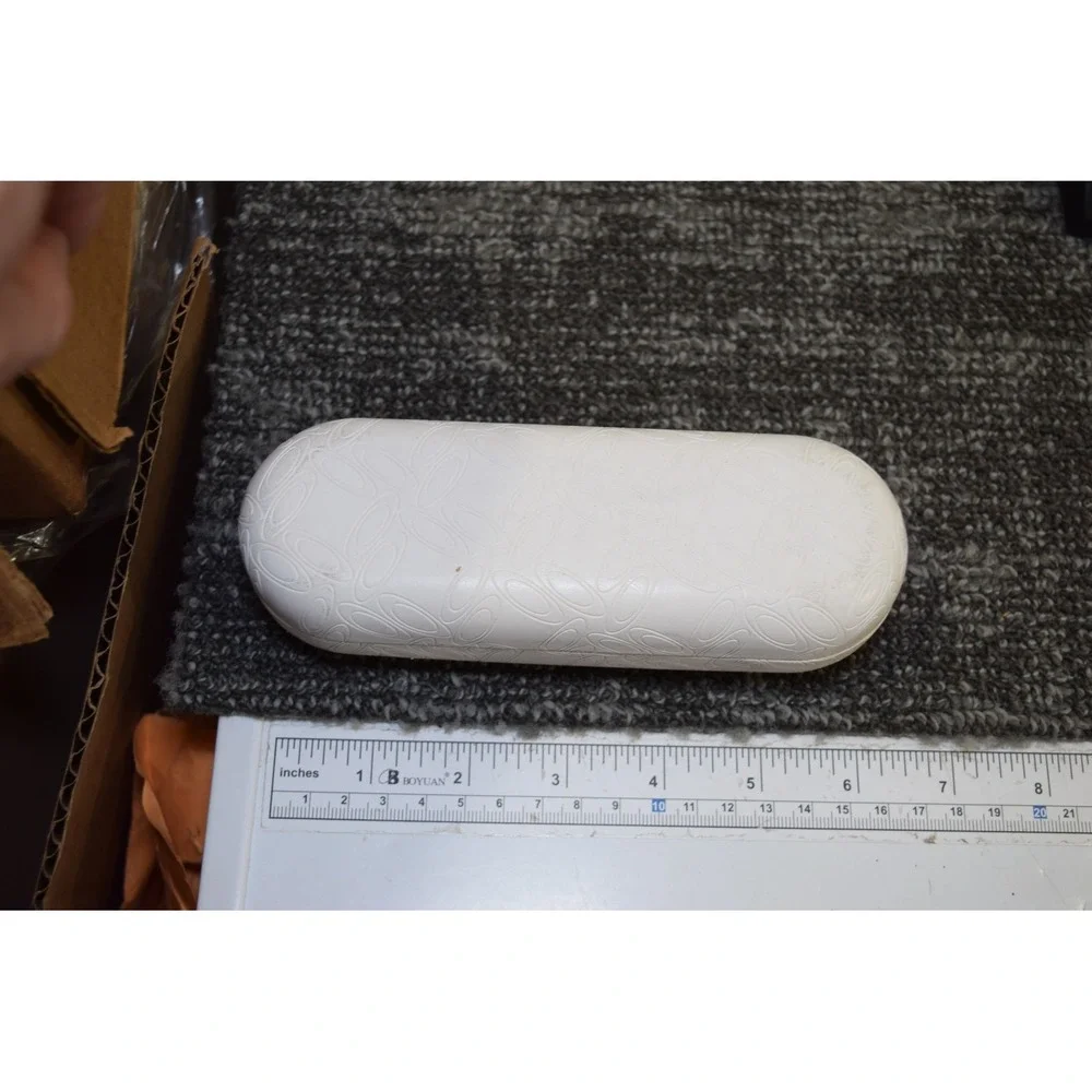 Oakley Sunglasses Eyeglasses Clam Shell White - Logo CASE ONLY - Flaw